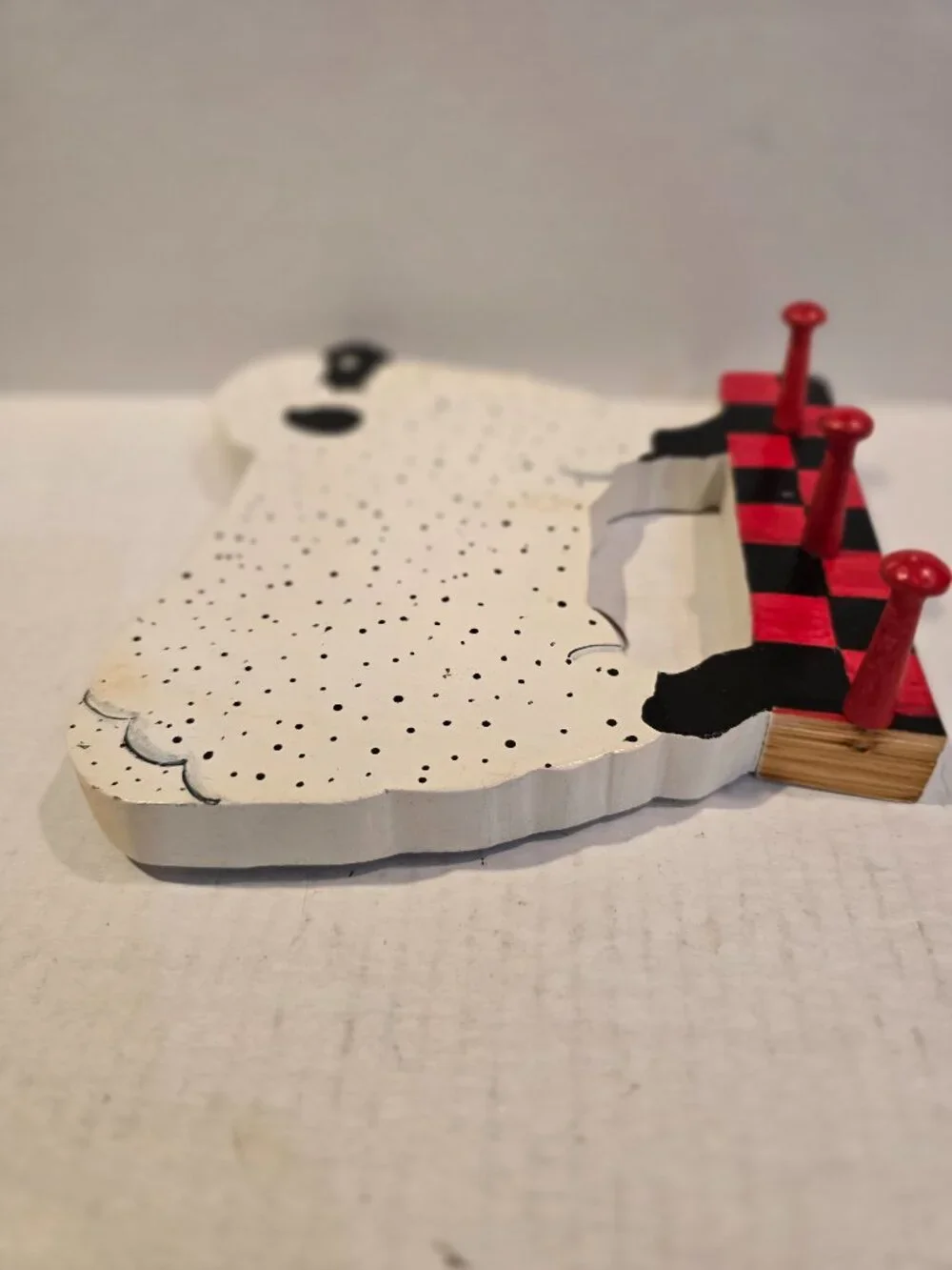 Hand-painted Wood Sheep Peg Wall Hanging White Black Red Primitive Art 8.5